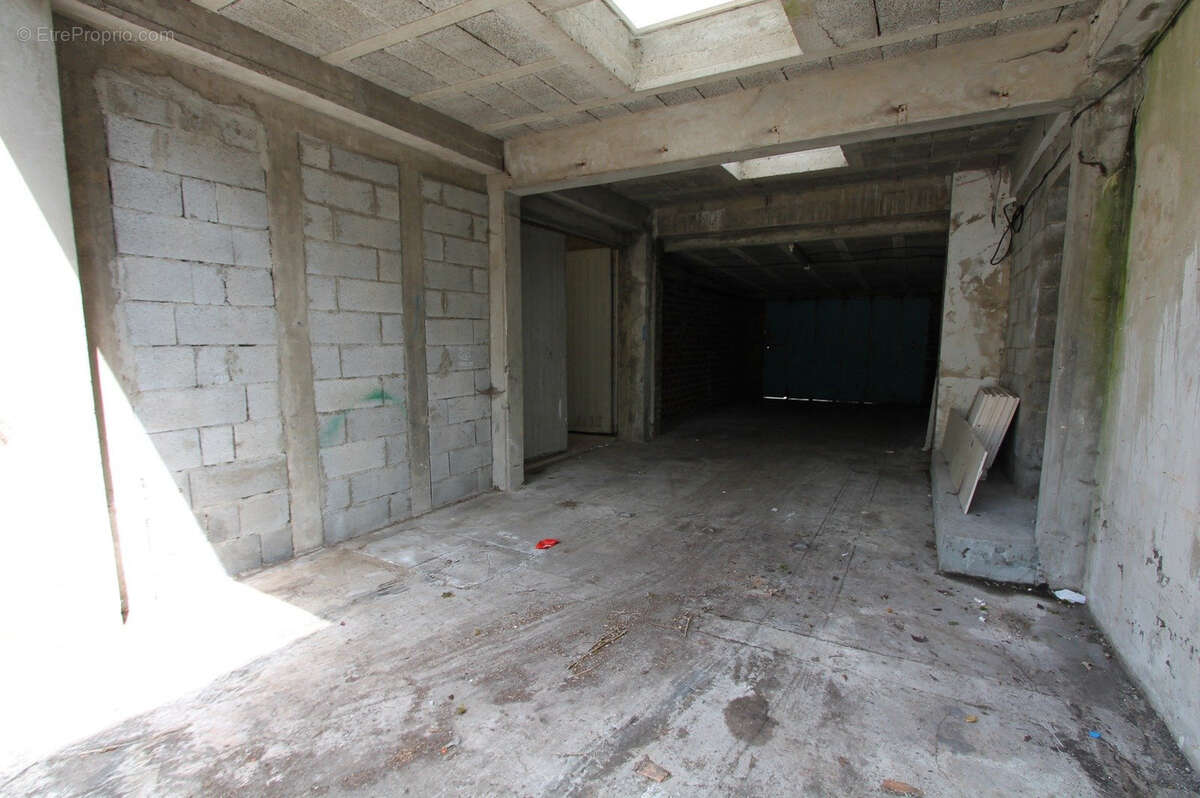 local commercial de 550 m2 avec 500 m2 de cour BOULOGNE SUR MER - photo 6