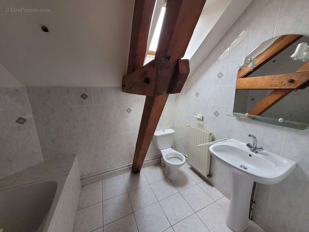 Appartement à THIRON-GARDAIS