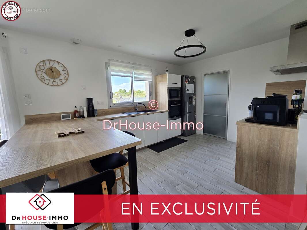 Maison à SAINTE-NEOMAYE