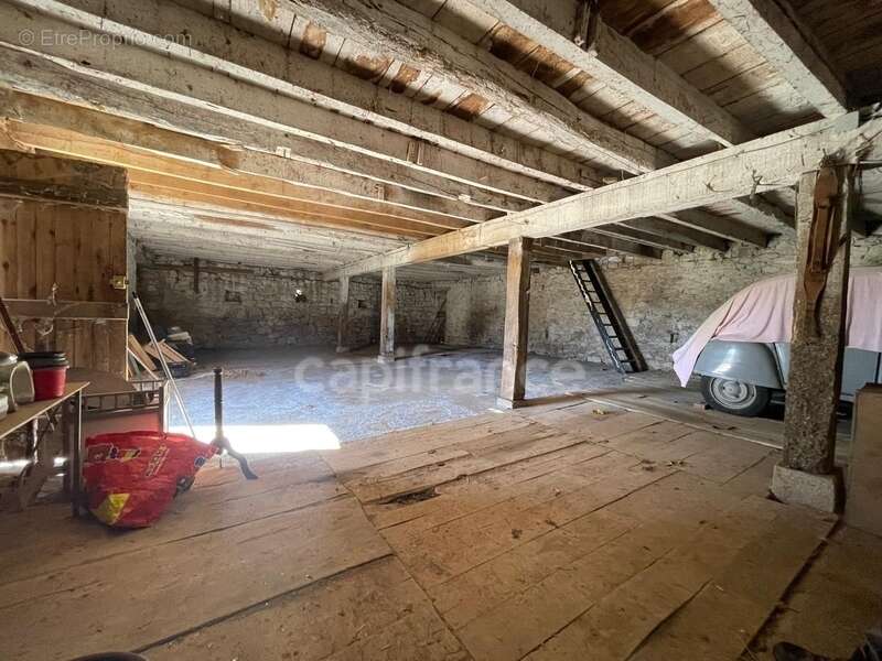 Maison à SAINT-MICHEL-DE-BANNIERES