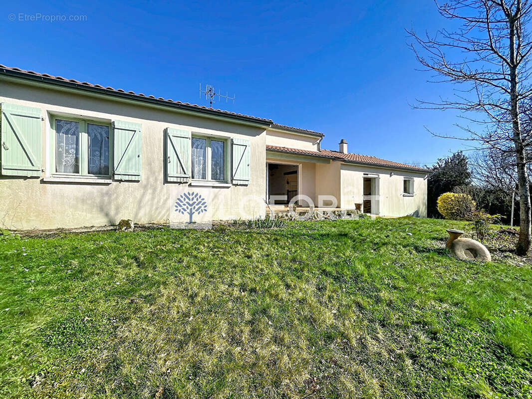 Maison à SECONDIGNY