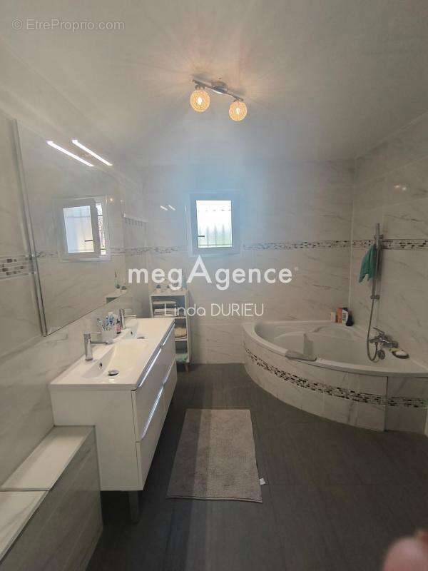 Maison à LE PEAGE-DE-ROUSSILLON