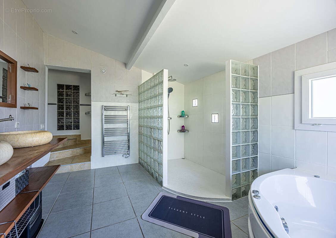 Maison à SAINT-GEORGES-DE-DIDONNE