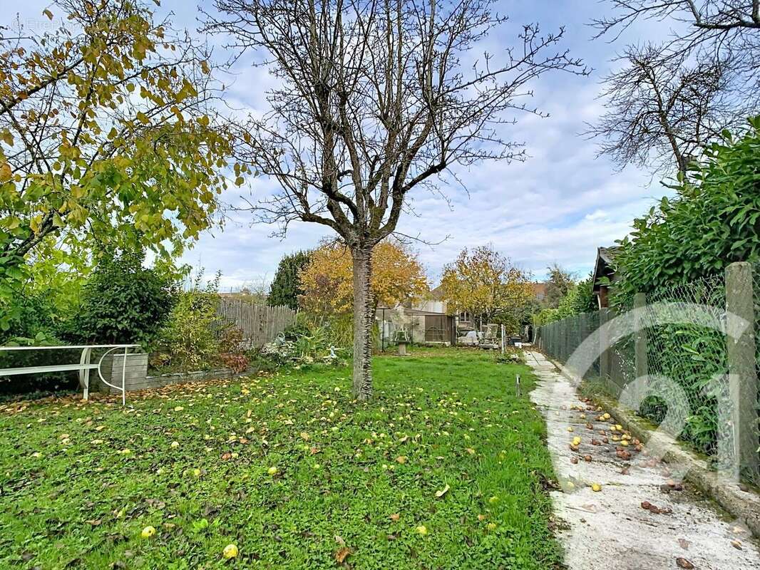 Maison à LA CHAPELLE-GAUTHIER