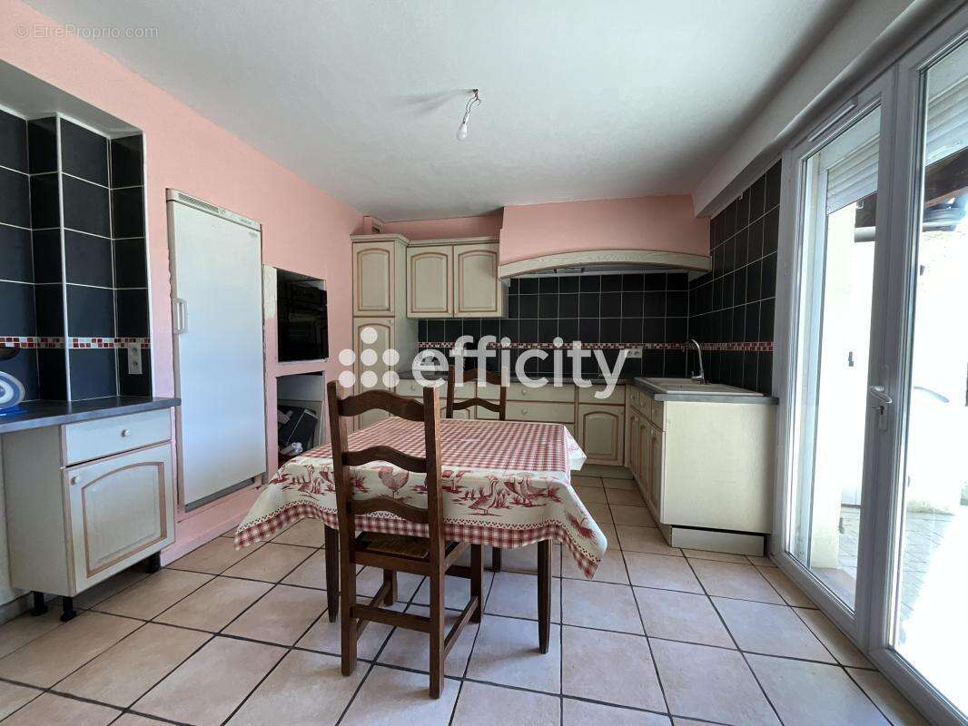 Maison 215 m² à Coux  - photo 9