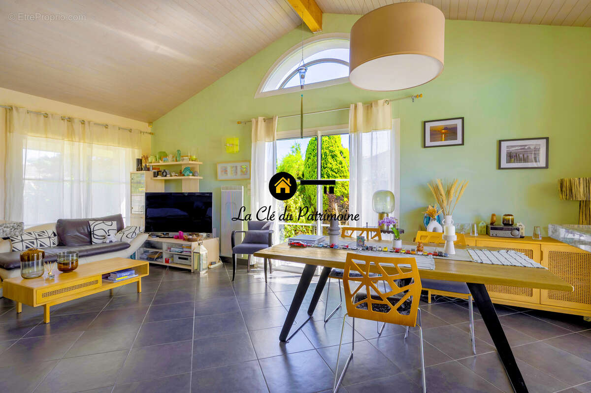 Maison de plain pied 4 pieces - 118 m2 -  piscine -garage- terrain de 857 m2 - st andre de cubzac - photo 5