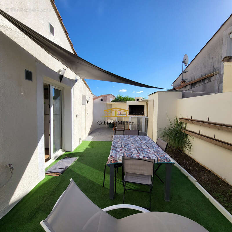 Maison à VIC-LA-GARDIOLE