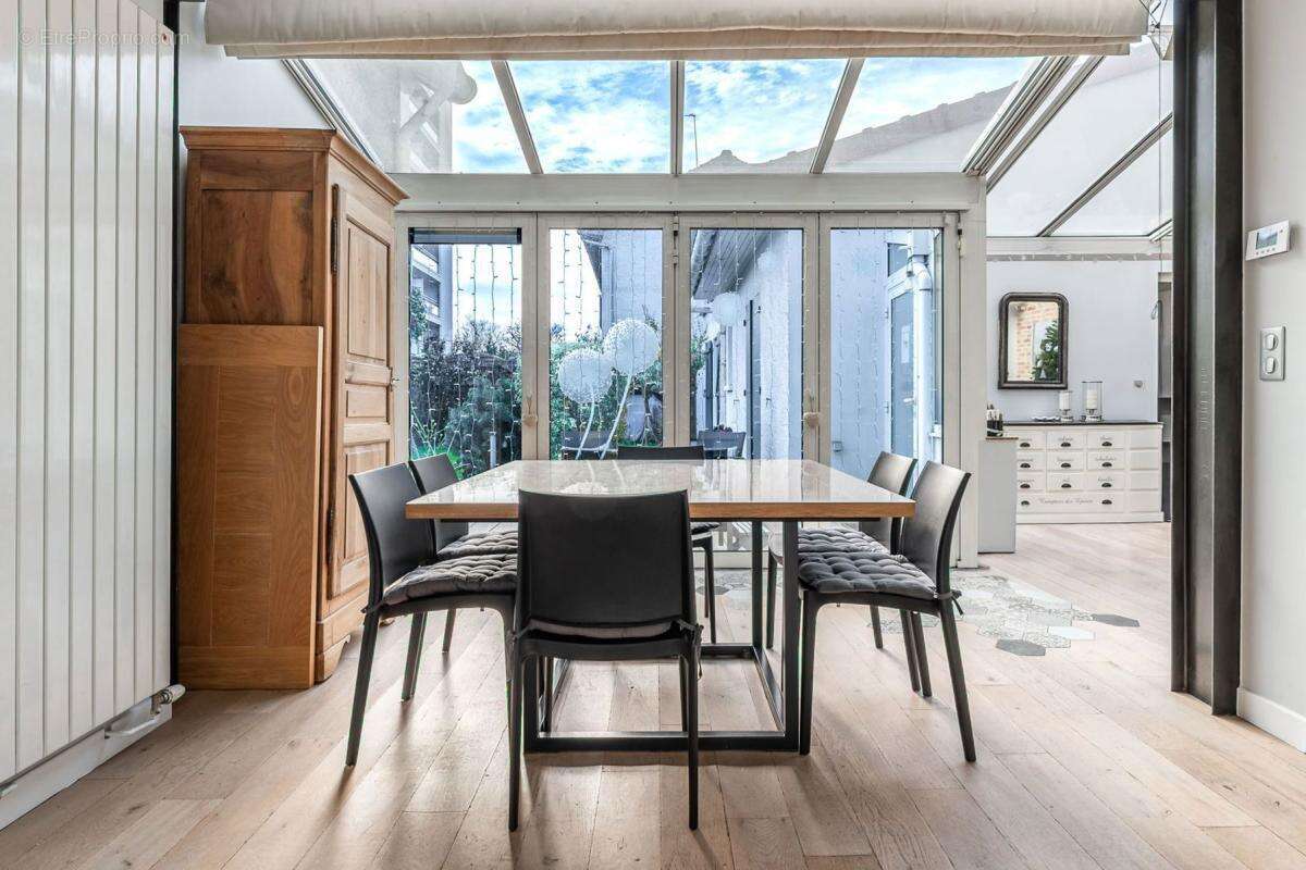 A vendre a suresnes quartier republique maison 7 pieces / 5 chambres - photo 3