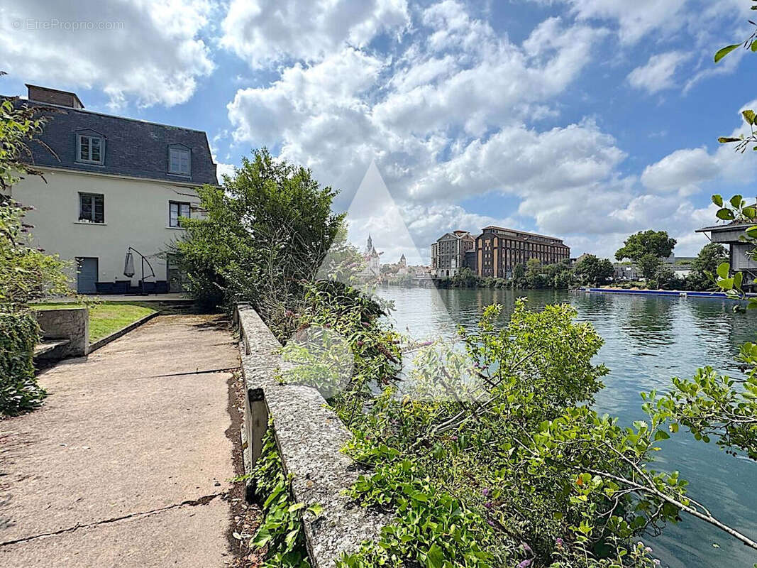 Appartement à CORBEIL-ESSONNES