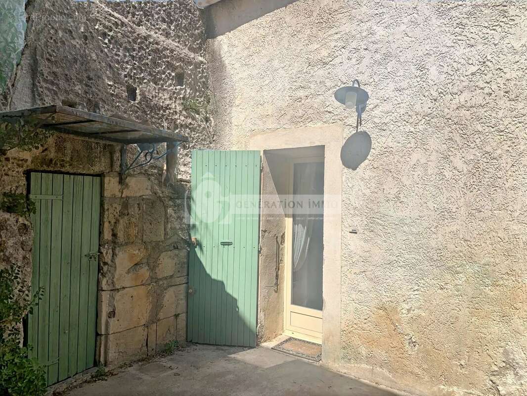 Maison à vendre dans le coeur du village de Fontvieille - photo 5