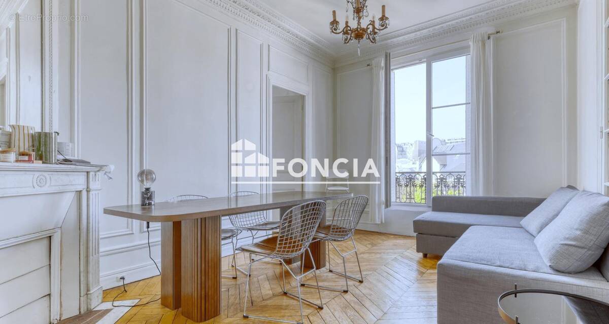 Appartement à PARIS-16E