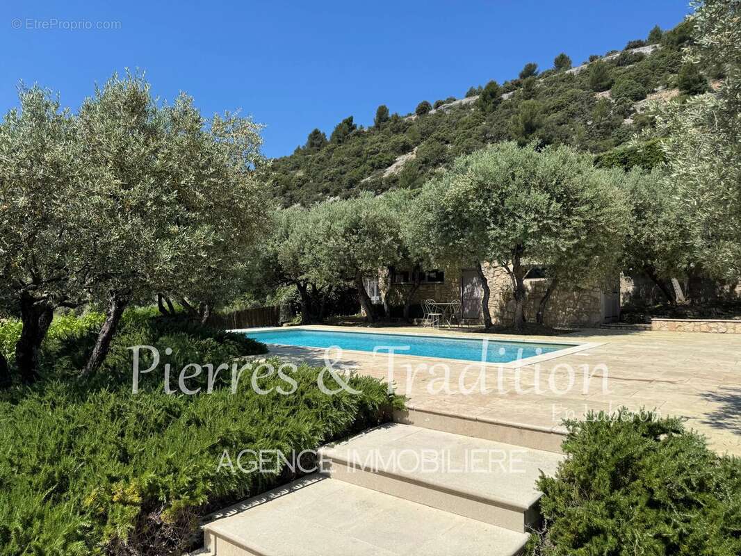 Maison à SAINT-SATURNIN-LES-APT