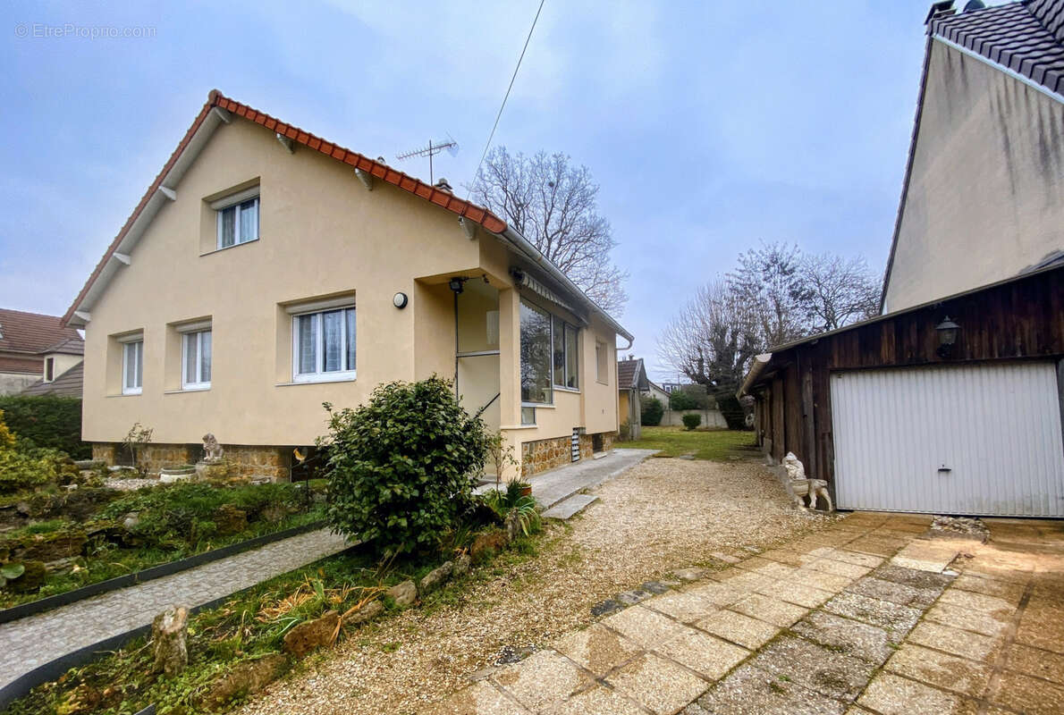 Maison à SAINTE-GENEVIEVE-DES-BOIS