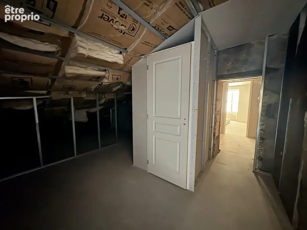 Immeuble avec local commercial loué et appartement à fort potentiel   Centre de Gannat - photo 7