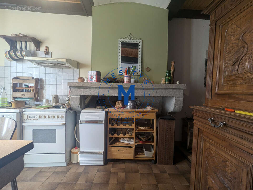 Maison à SAINT-ROMAIN-LACHALM