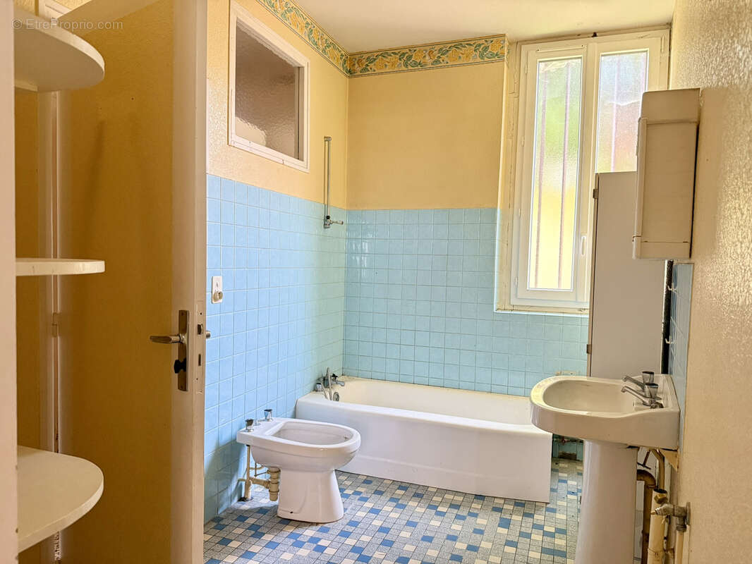 Crésantignes - Corps de ferme avec maison d'habitation 125m2 et dépendances - photo 7