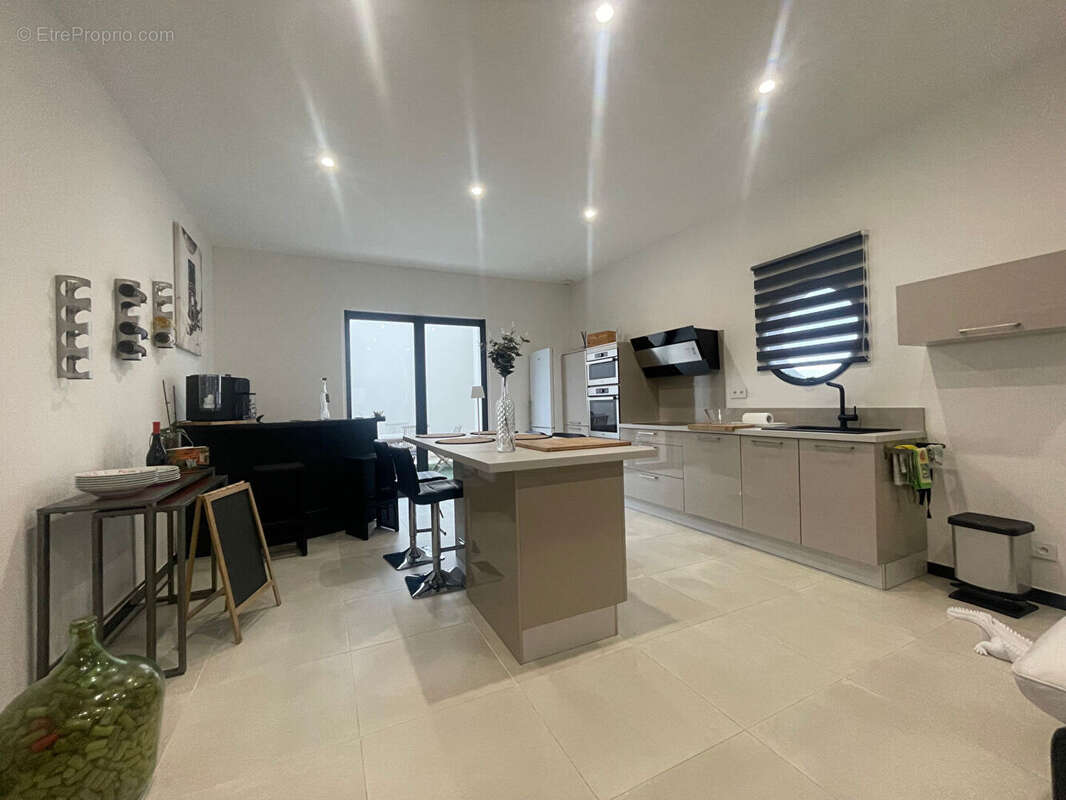 Immeuble - Argeliers - 461.25 m² - photo 7