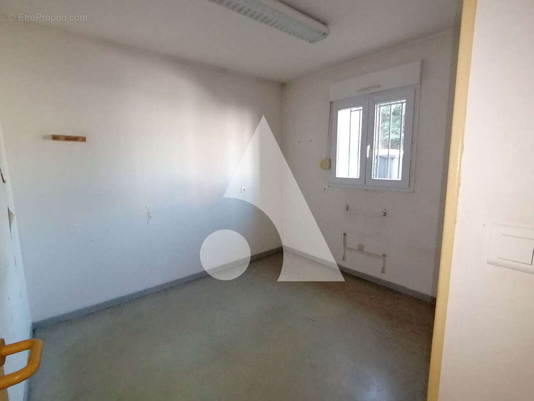 Commerce à MONTCEAU-LES-MINES