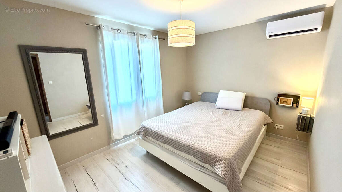 Villa avec piscine sur 444 m² de jardin clos et arboré, calme et résidentiel. - photo 7