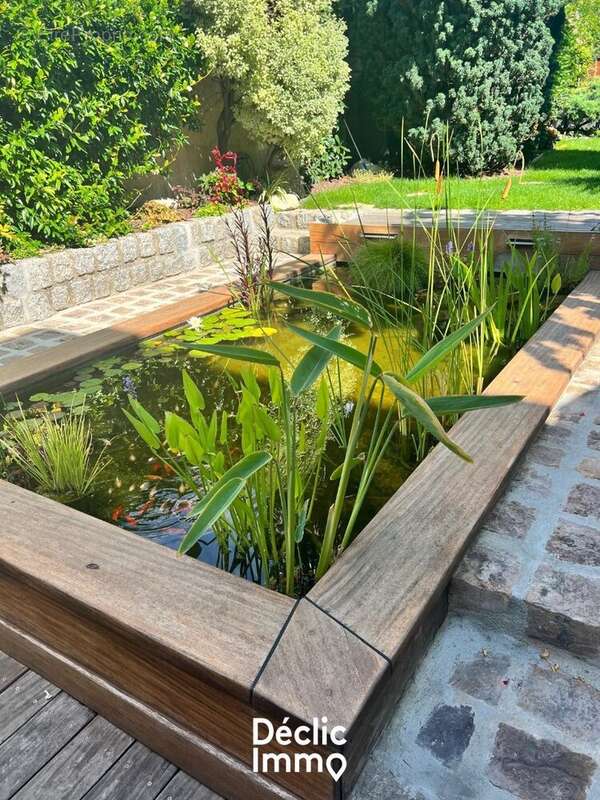 Quand l'exception devient adresse : maison au Mail avec jardin et studio indépendant - photo 3