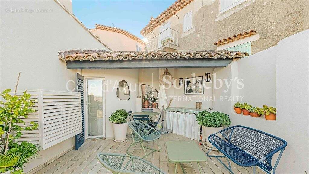Exclusivité : Maison de village rénovée avec terrasse et vue mer à Ramatuelle - photo 2
