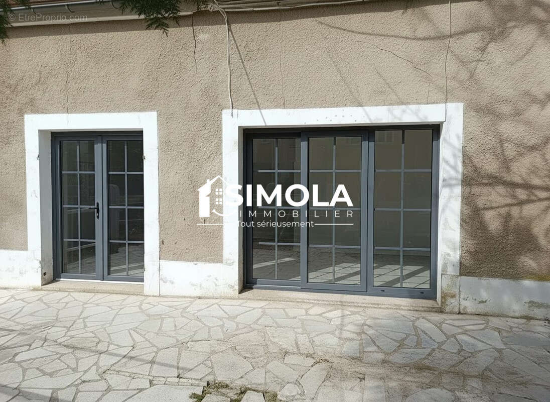 APRES CHANGEMENT MENUISERIE - Maison à FONTAINEBLEAU