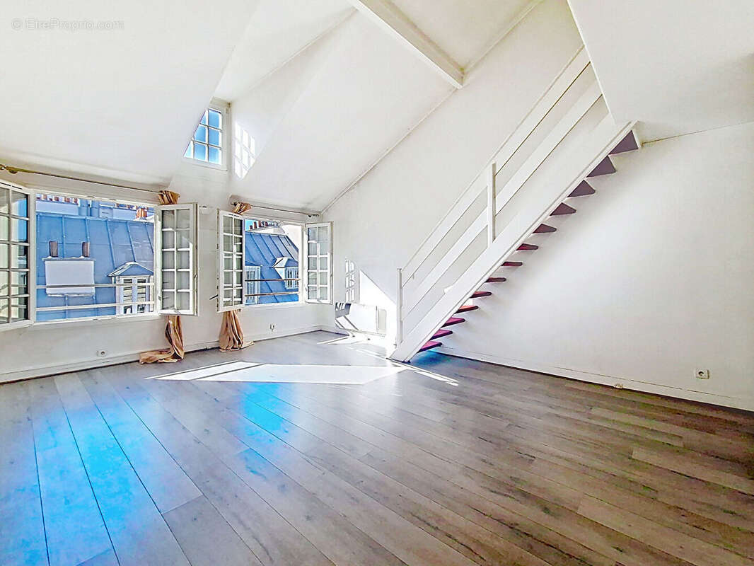 Appartement à PARIS-1E