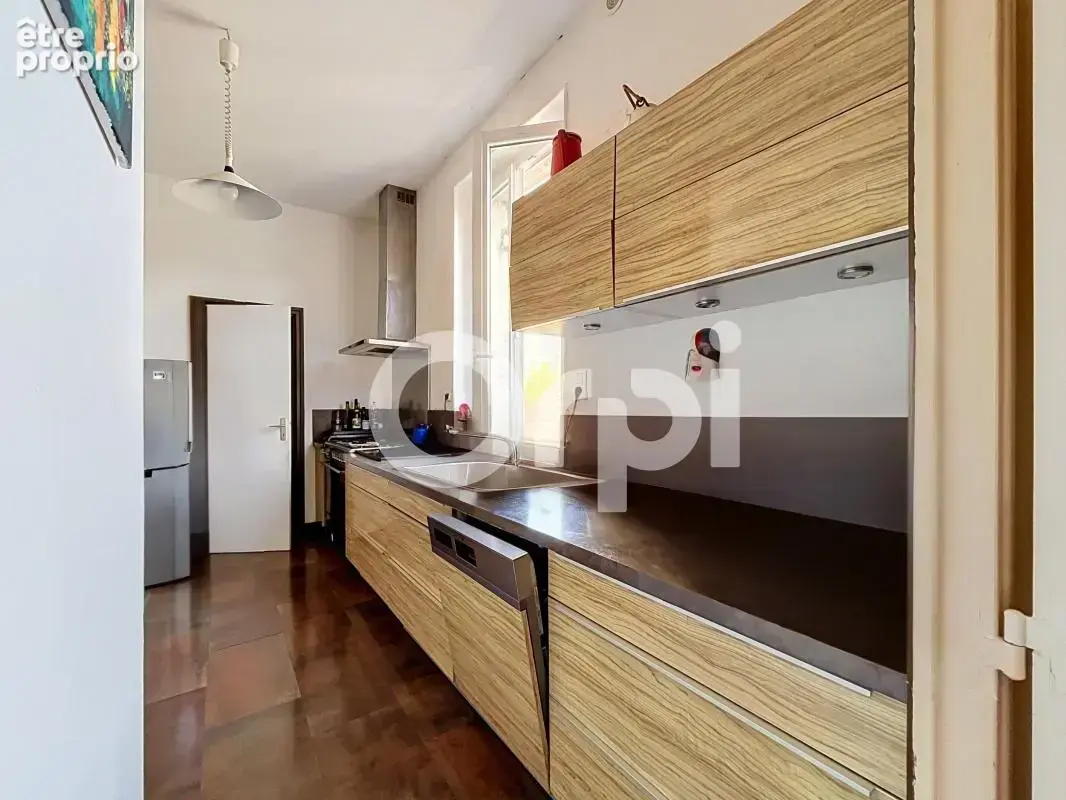 Demeure de caractère en pierre (179 m²) – Charme, volumes & potentiel mixte - photo 3