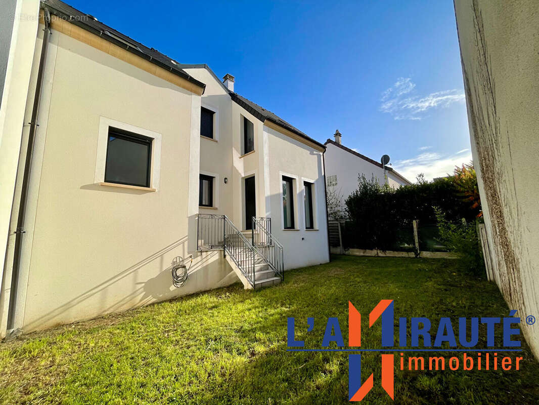 Maison à SARTROUVILLE