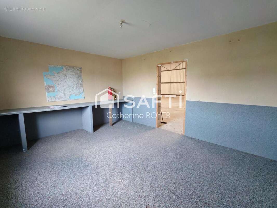Commerce 659 m² à Saint-Martin-En-Bresse  - photo 6