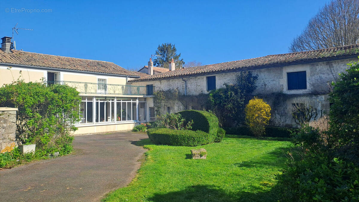 Maison à GERMOND-ROUVRE