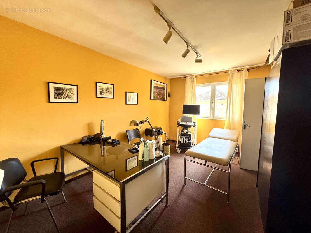 La Seyne-sur-Mer   Local professionnel 67 m2 avec 2 salles de consultation - photo 3