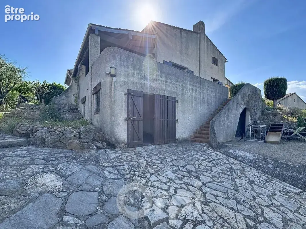 Maison individuelle à fort potentiel sur la commune de Roquebrune Sur Argens dans le Var  – Volume, jardin & projet à façonner ! - photo 14