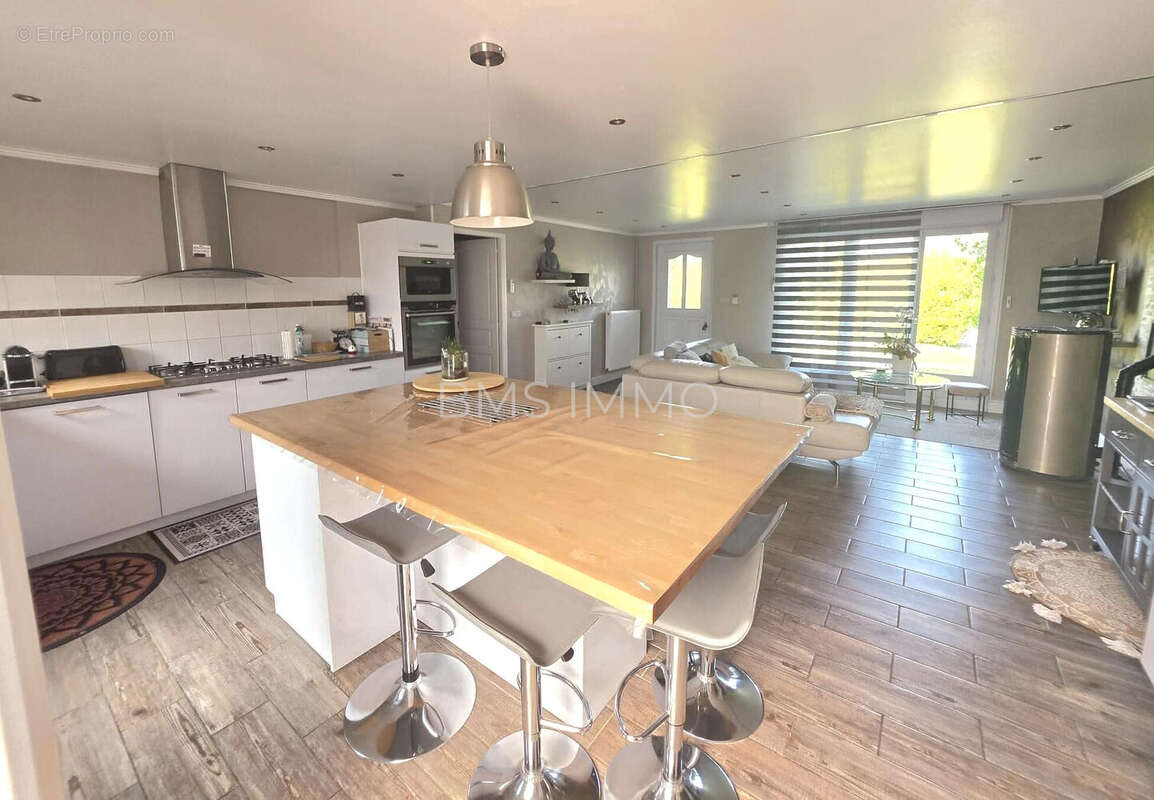 Maison 104 m² à Coutiches  - photo 2