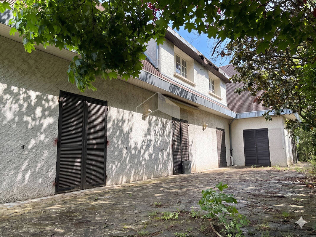 Maison à CRESPIERES