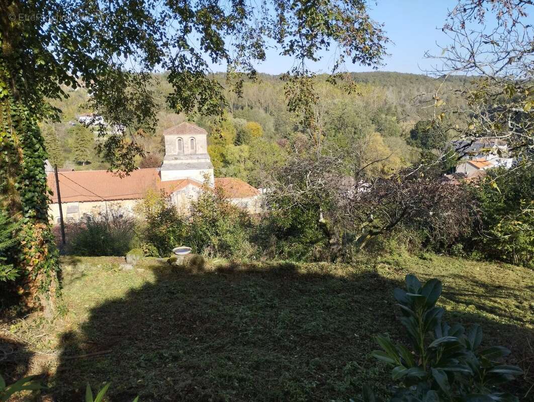 Maison à CELLEFROUIN