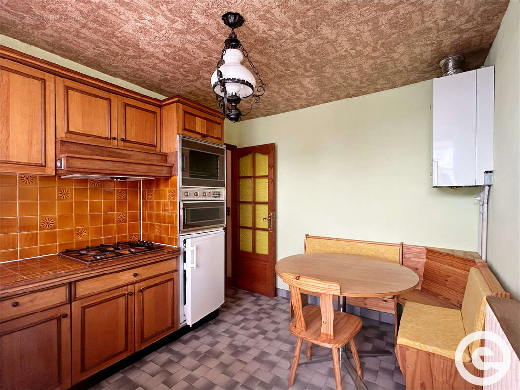 Maison divisée en 2 appartements T3   156m2 -  Saint-Clément - photo 9