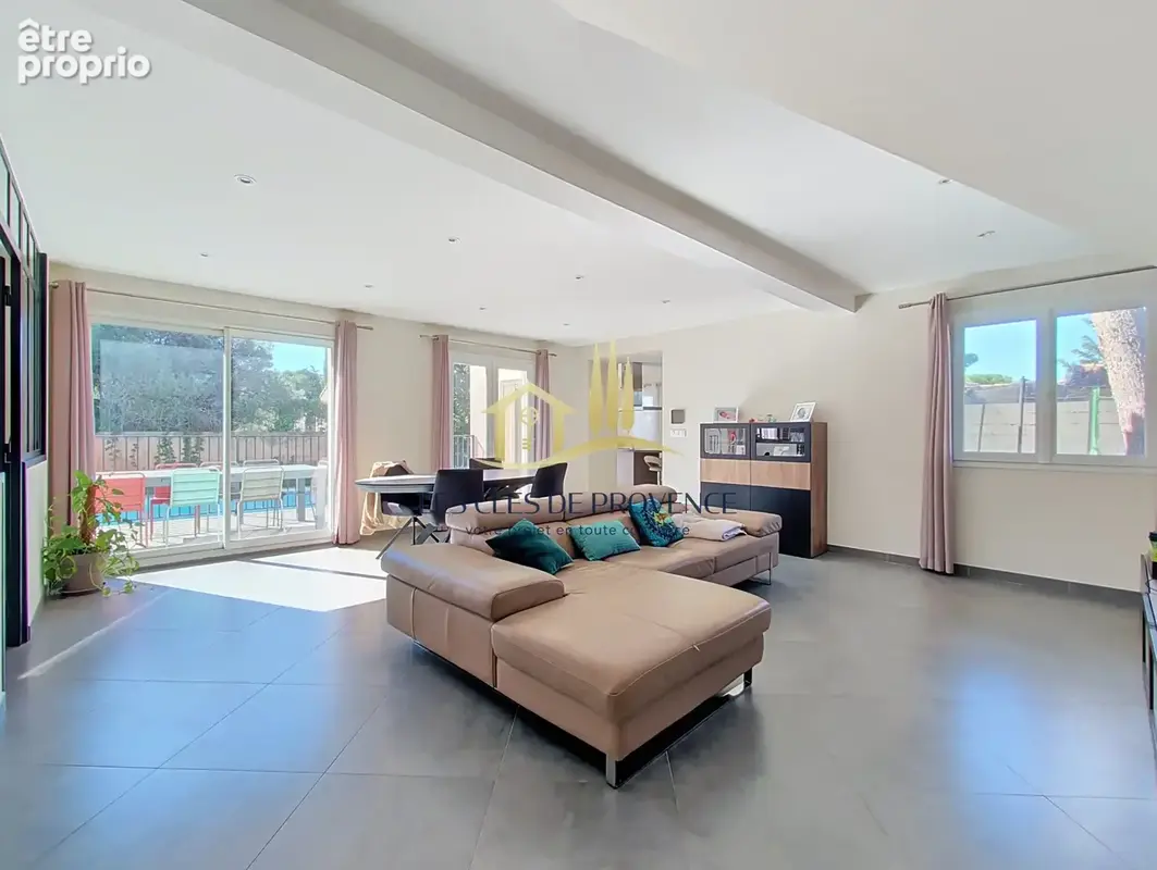 Villa individuelle de 123 m2 de type 5 avec jardin, piscine, dépendance et garage - photo 2