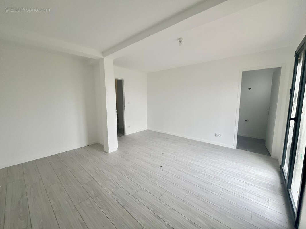 Maison à LES MARTRES-DE-VEYRE