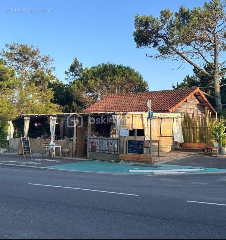 Commerce à SAINT-JULIEN-EN-BORN