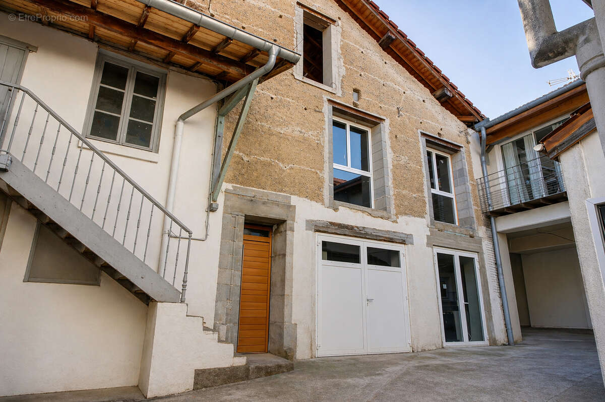 Commerce à MEXIMIEUX