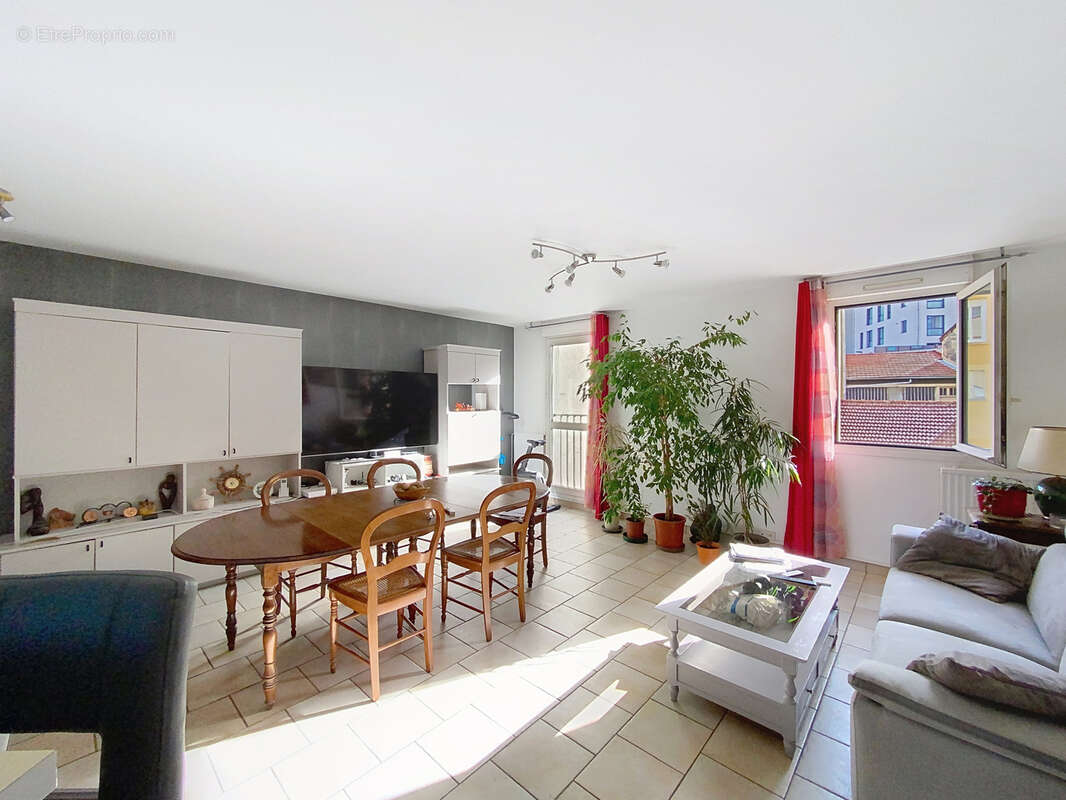 Appartement à SAINT-ETIENNE