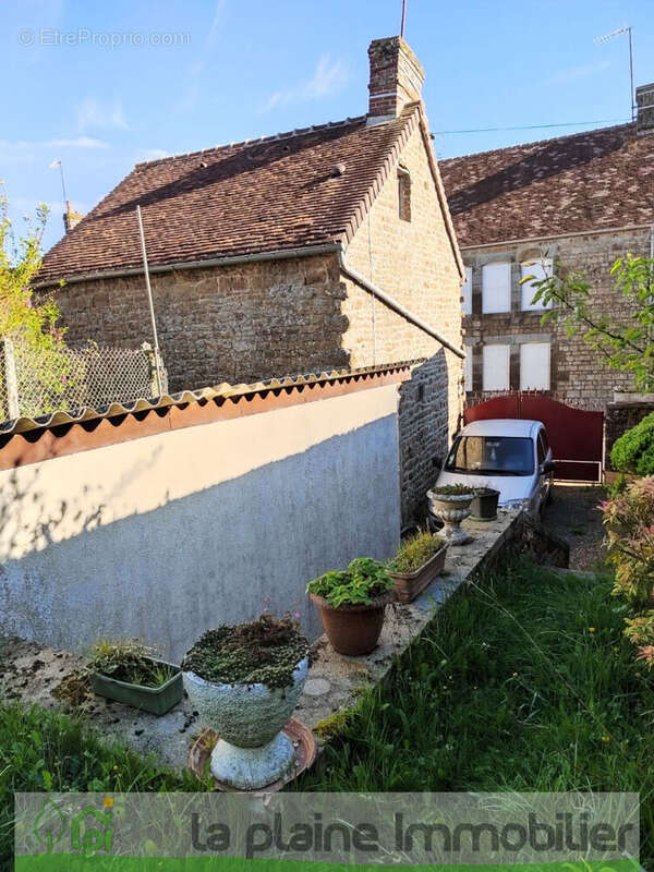 Maison à CARROUGES