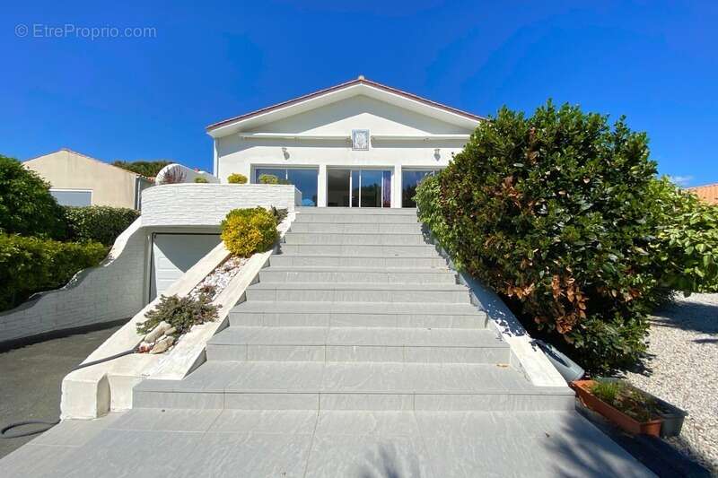 Maison à PORT-DES-BARQUES