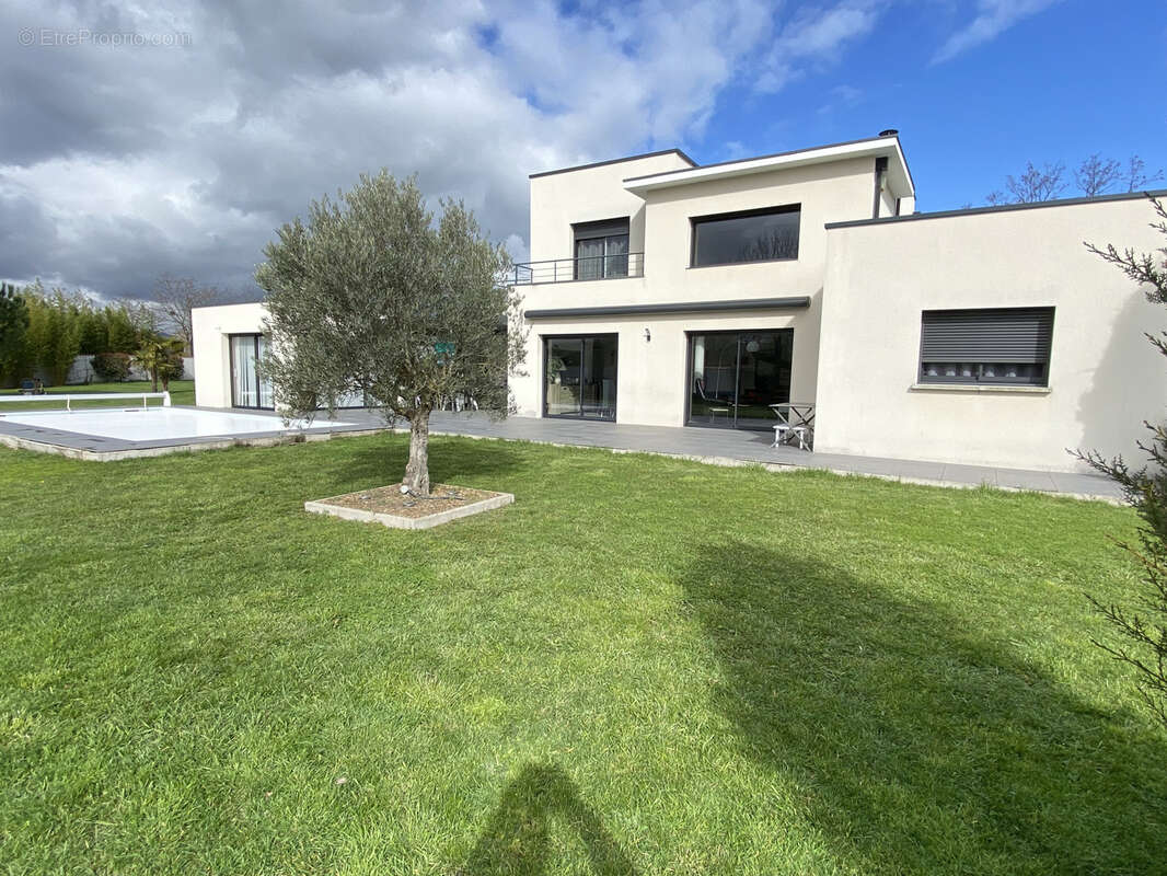 Aux portes de riorges, villa contemporaine - photo 3