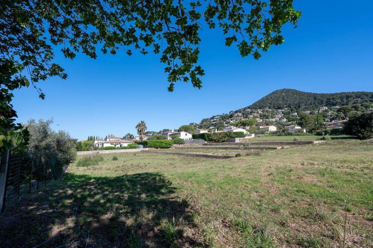 Terrain à CARQUEIRANNE