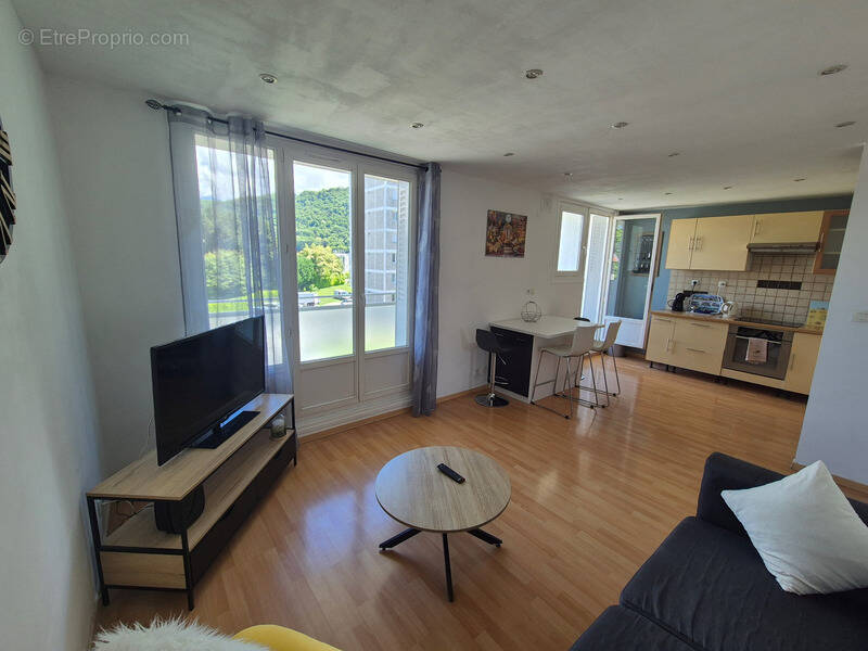 Appartement à SAINT-MARTIN-D'HERES