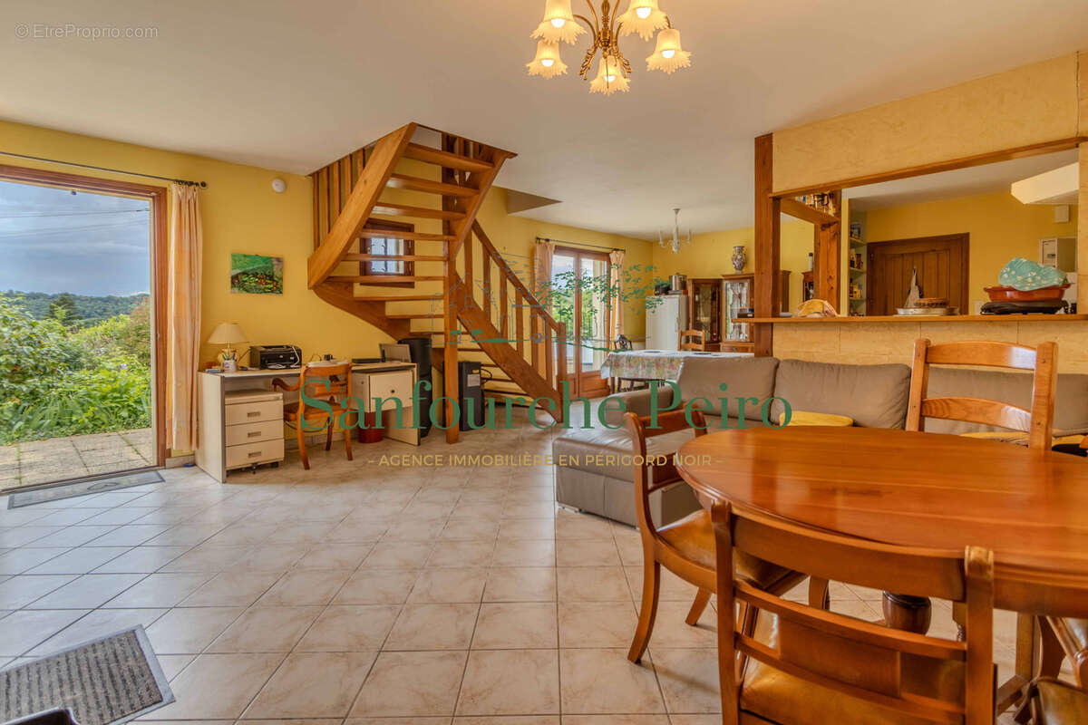 Maison à LA ROQUE-GAGEAC