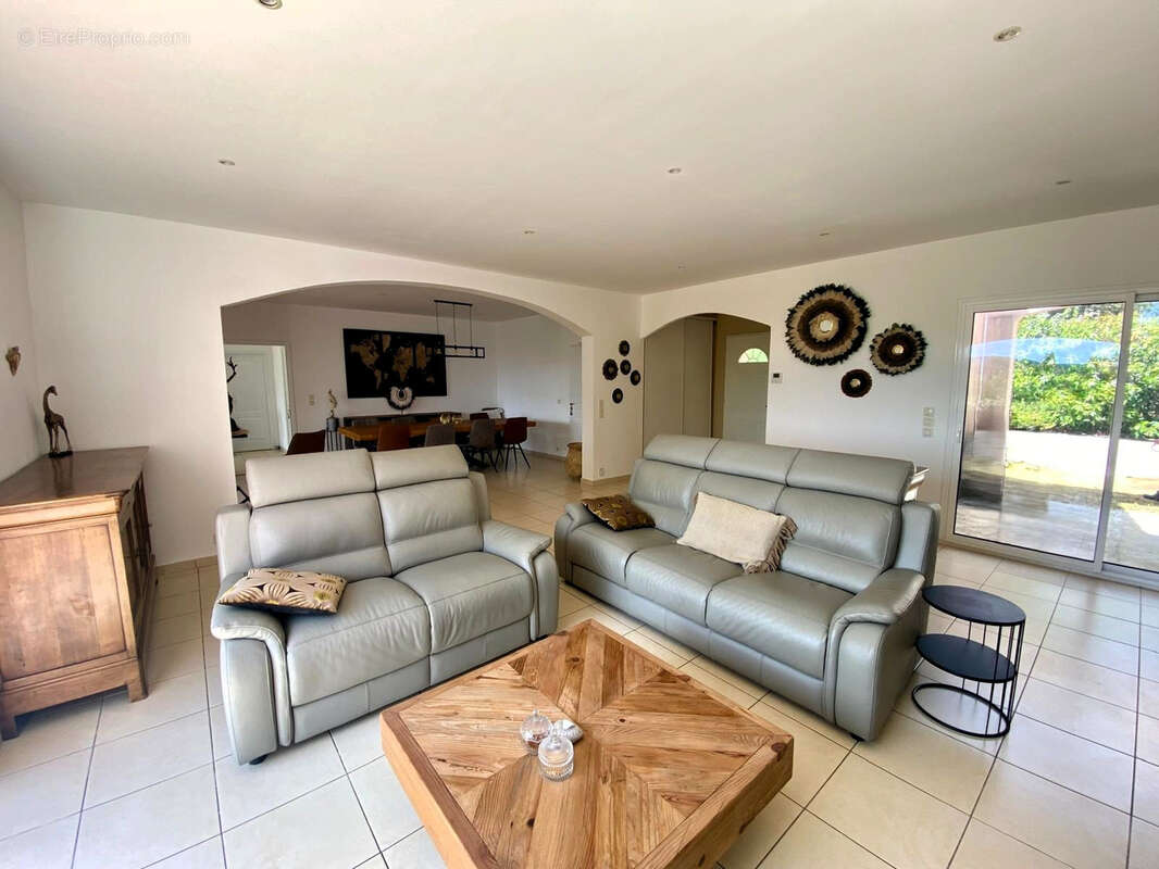 Maison à BAGNOLS-EN-FORET