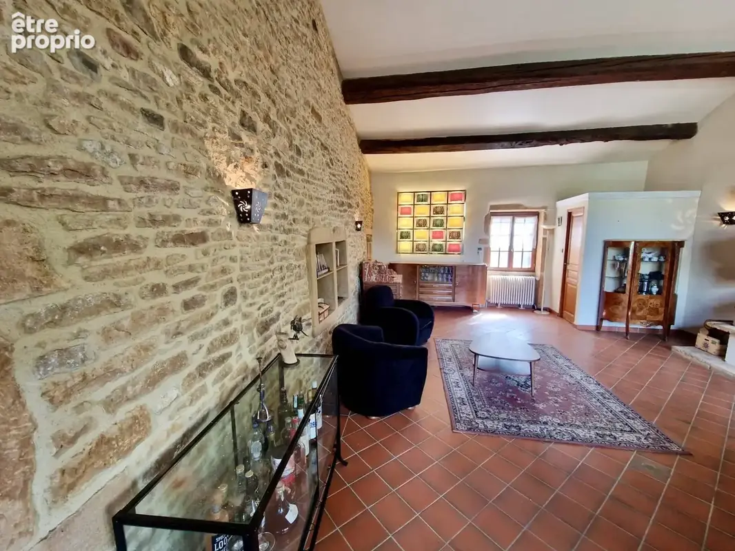 Propriété dans le Beaujolais les Pierres Dorées avec piscine et grande dépendance - photo 11